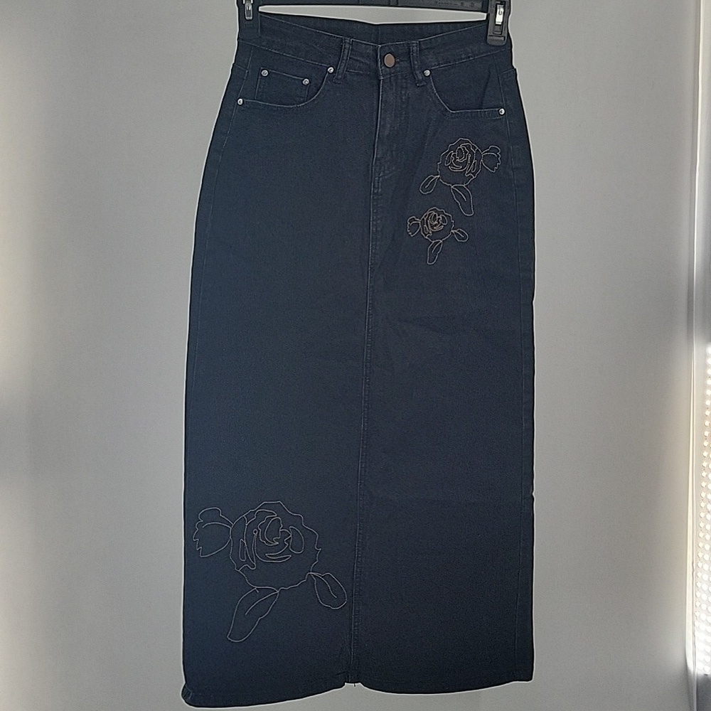 Black Denim Maxi Skirt with Floral Embroidery - Picture 5 of 16